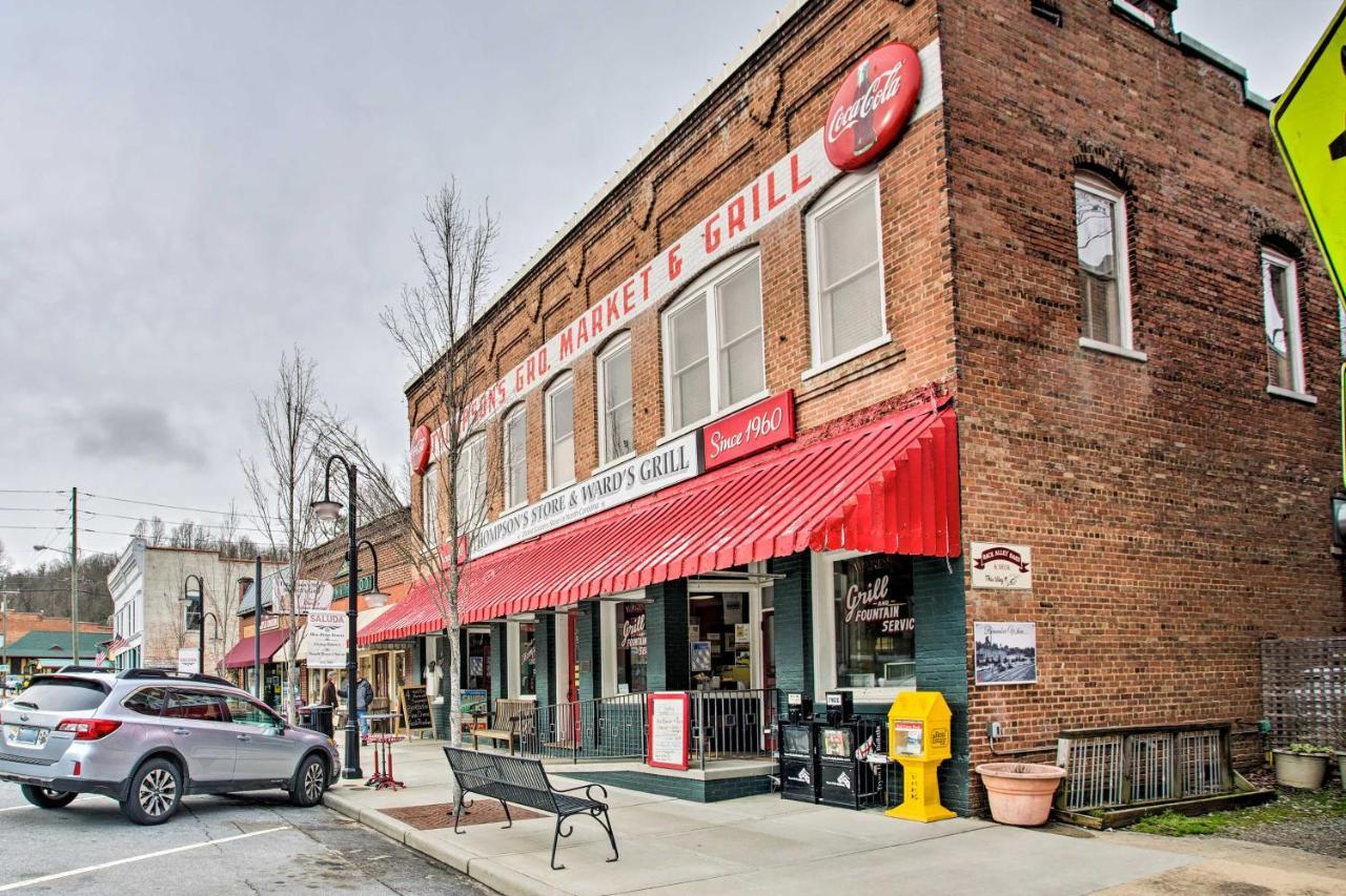 Saluda Main Street Retreat - Central Location! 外观 照片