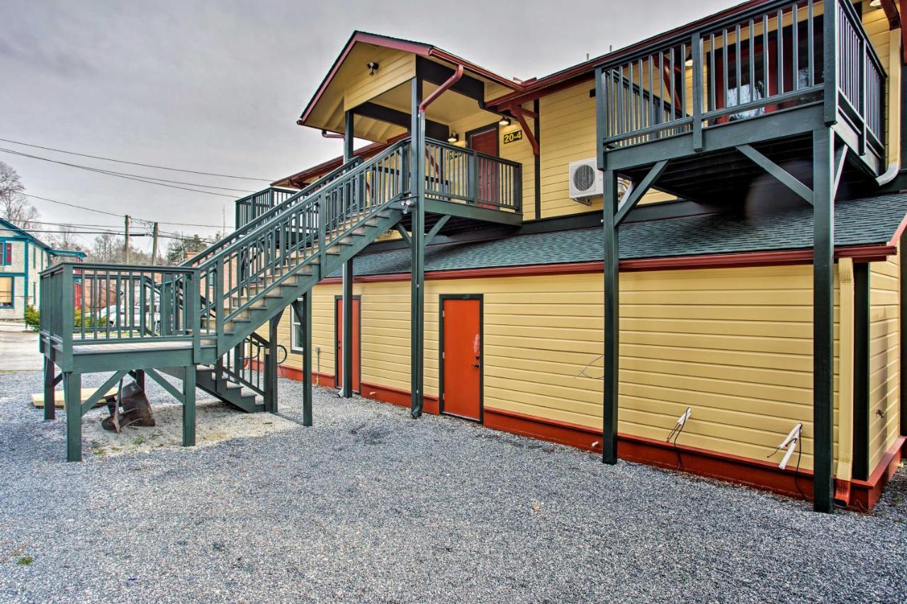 Saluda Main Street Retreat - Central Location! 外观 照片